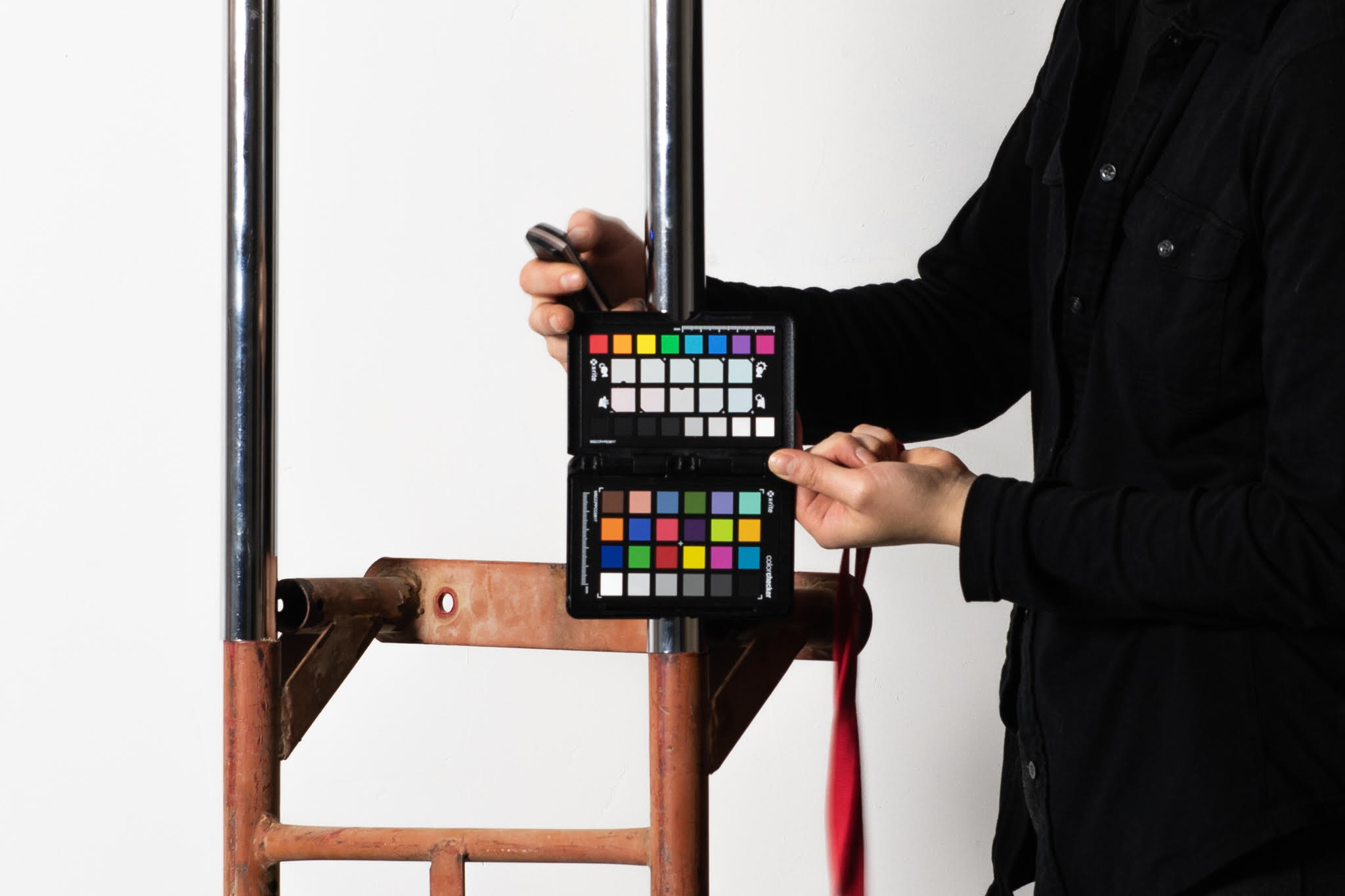 Muzi Li Rowe utilizing a color chart